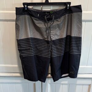 Quiksilver Men's Black and Gray Swim Shorts sz 34